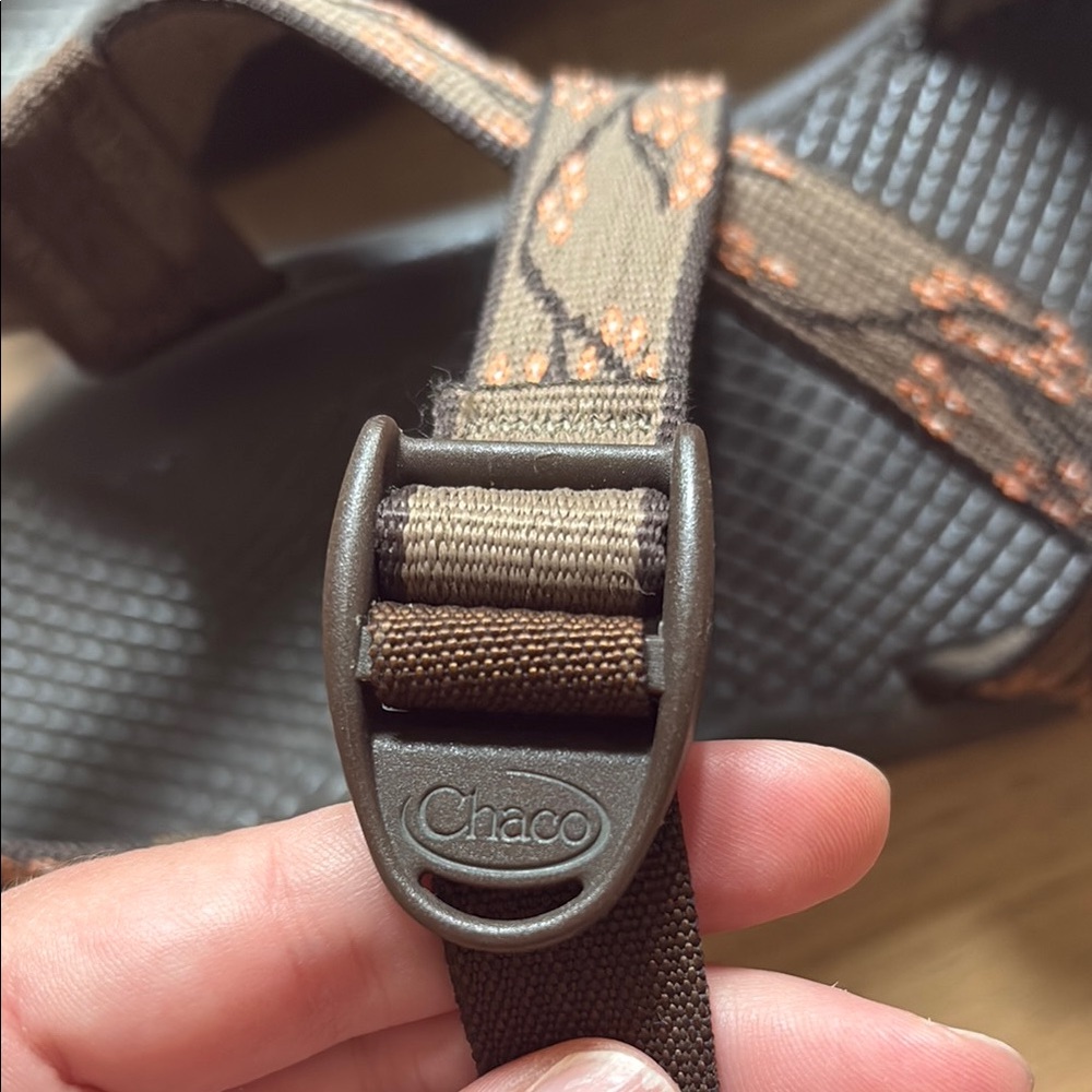 Women’s Chaco’s⛰️ size 8 - Picture 4 of 7
